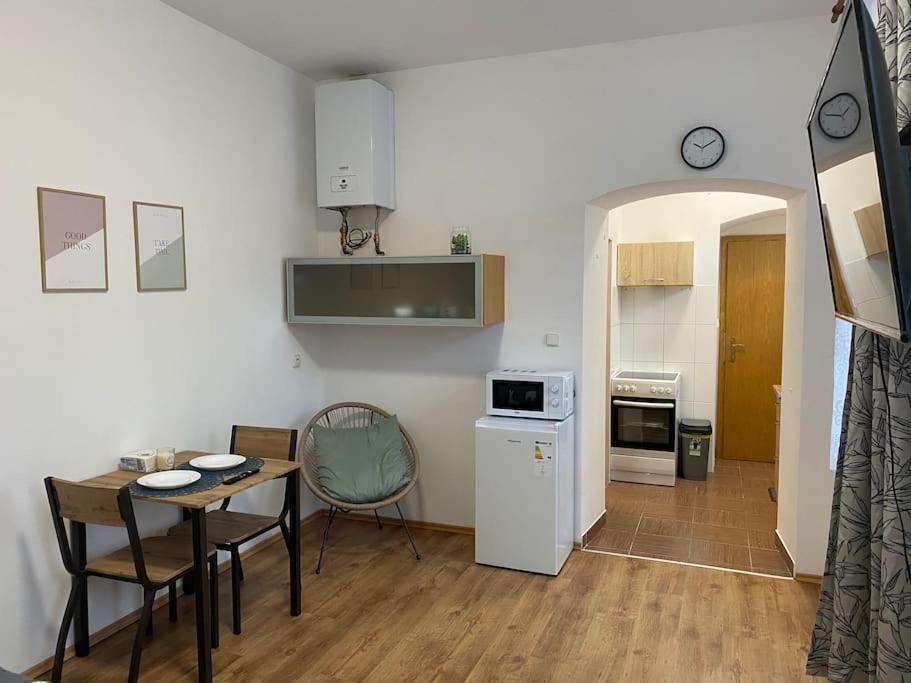 Cozy 1 Bedroom Studio In The Center Of Pilsen Экстерьер фото